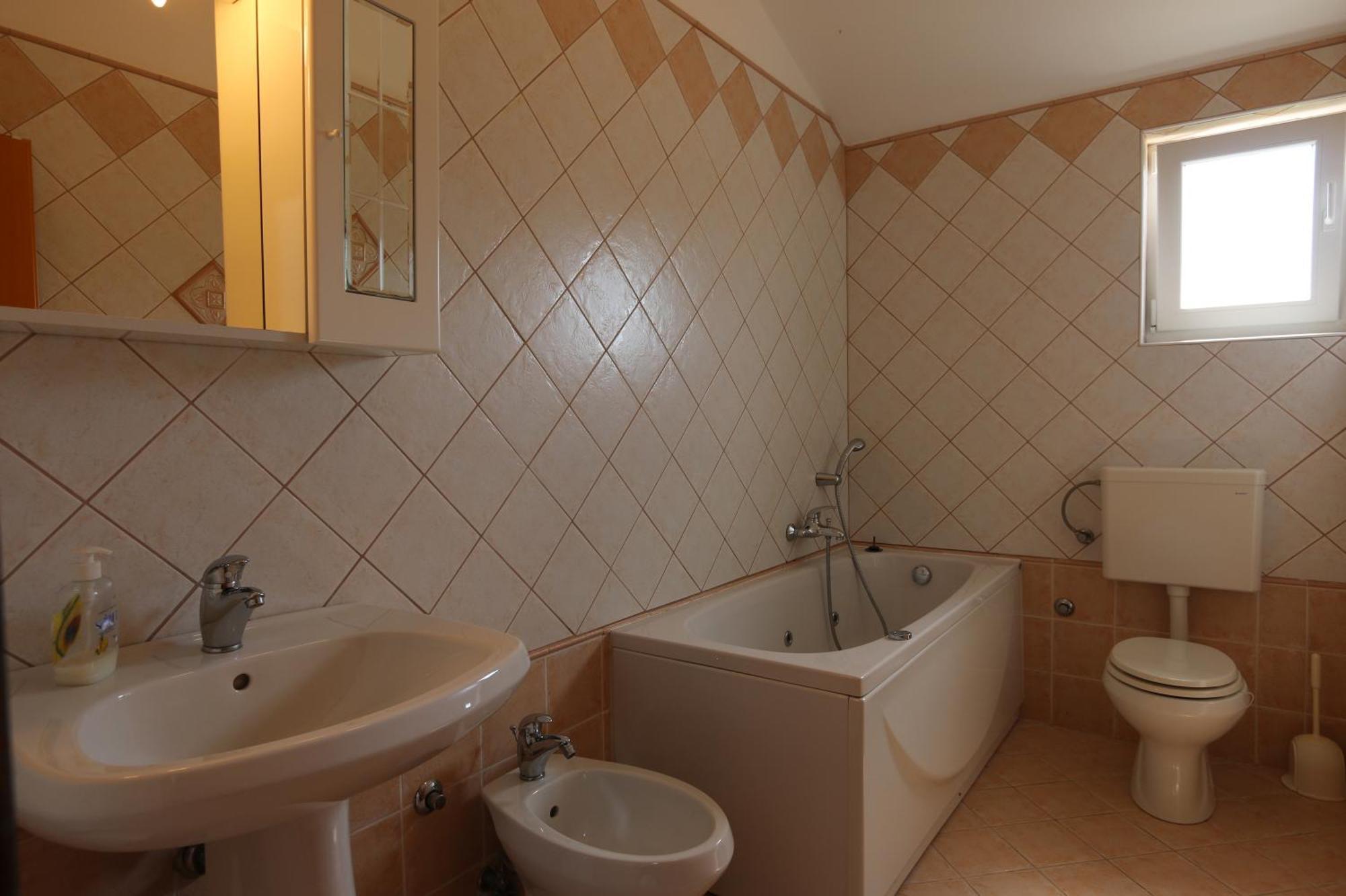 Apartment Hrastov โซลิเน ภายนอก รูปภาพ